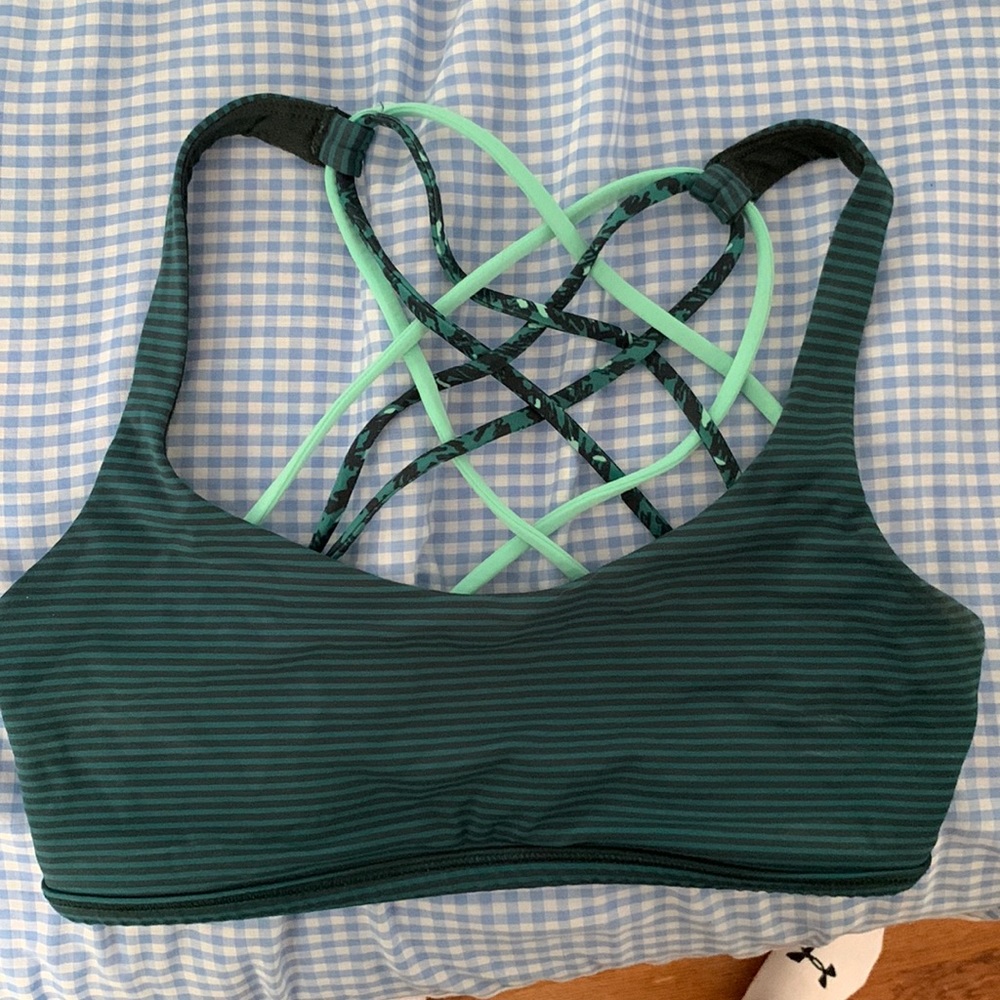 Lululemon free to be wild bra size 4